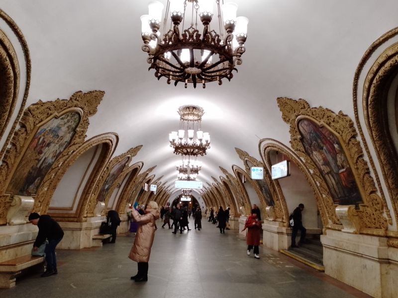 В метро