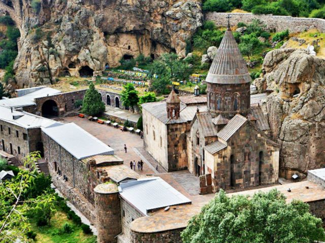 Обзорная экскурсия из Еревана в Гарни, Гегард и на озеро Севан — фото 2
