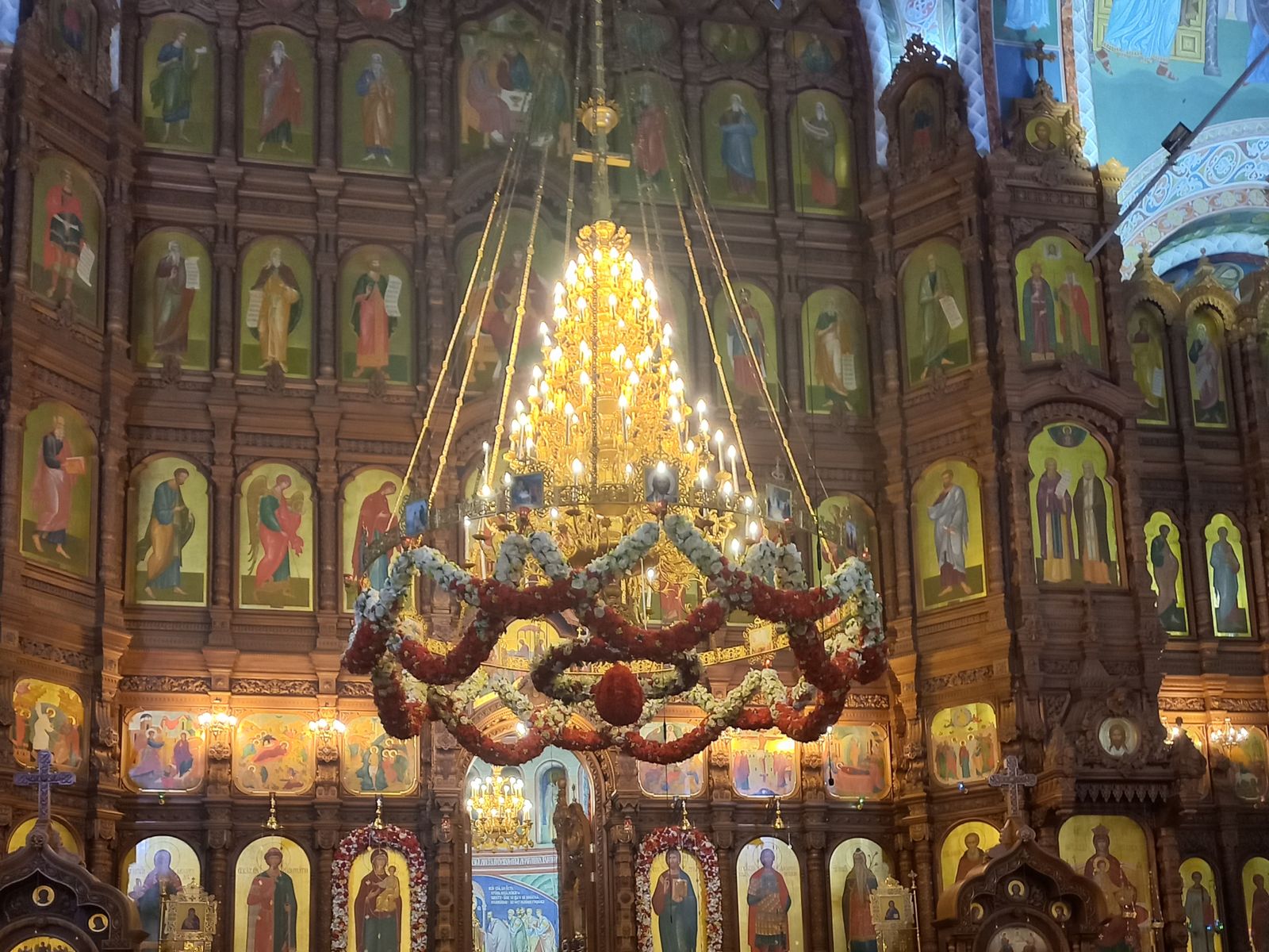 Украшение собора на Пасху