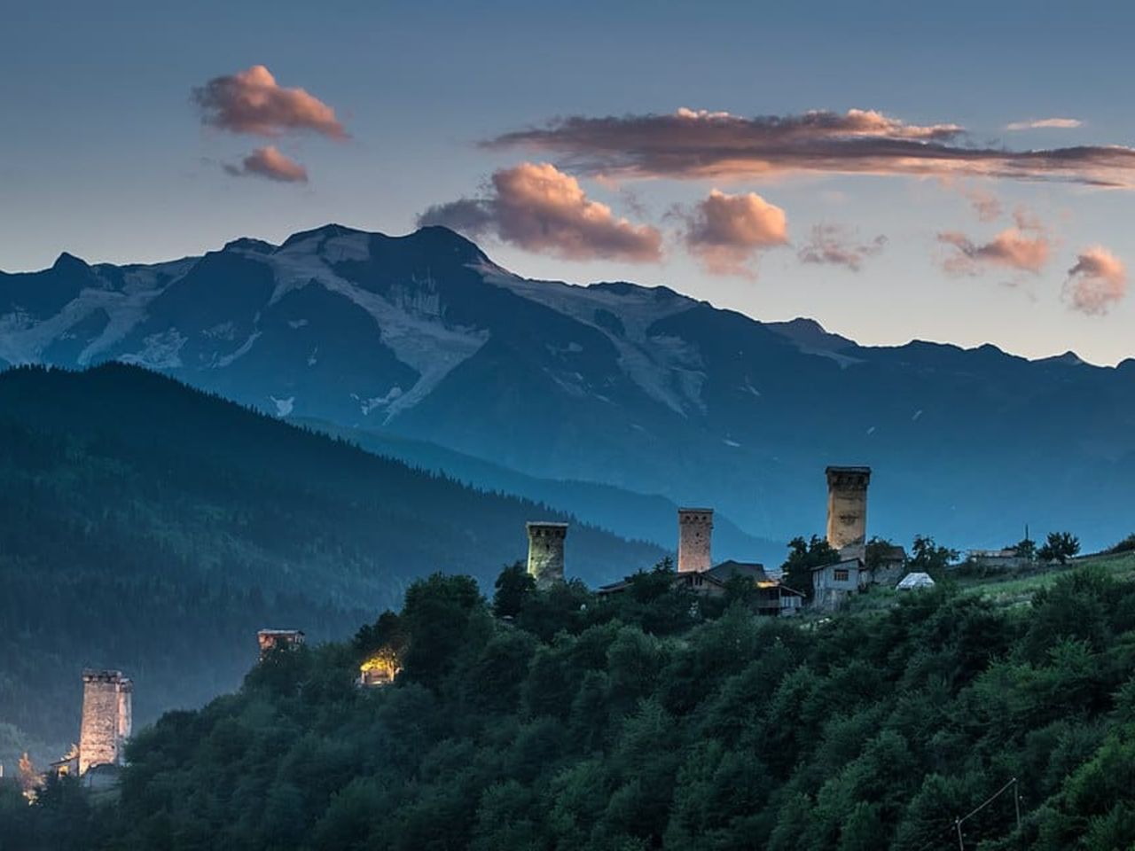 3-дневный обзорный тур по Сванетии из Тбилиси - индивидуальная экскурсия в Тбилиси на машине гида длительностью более 12 часов с количеством участников до 20 человек цена экскурсии 400€