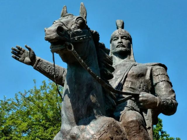 Индивидуальный обзорный сити-тур в Бишкеке на машине