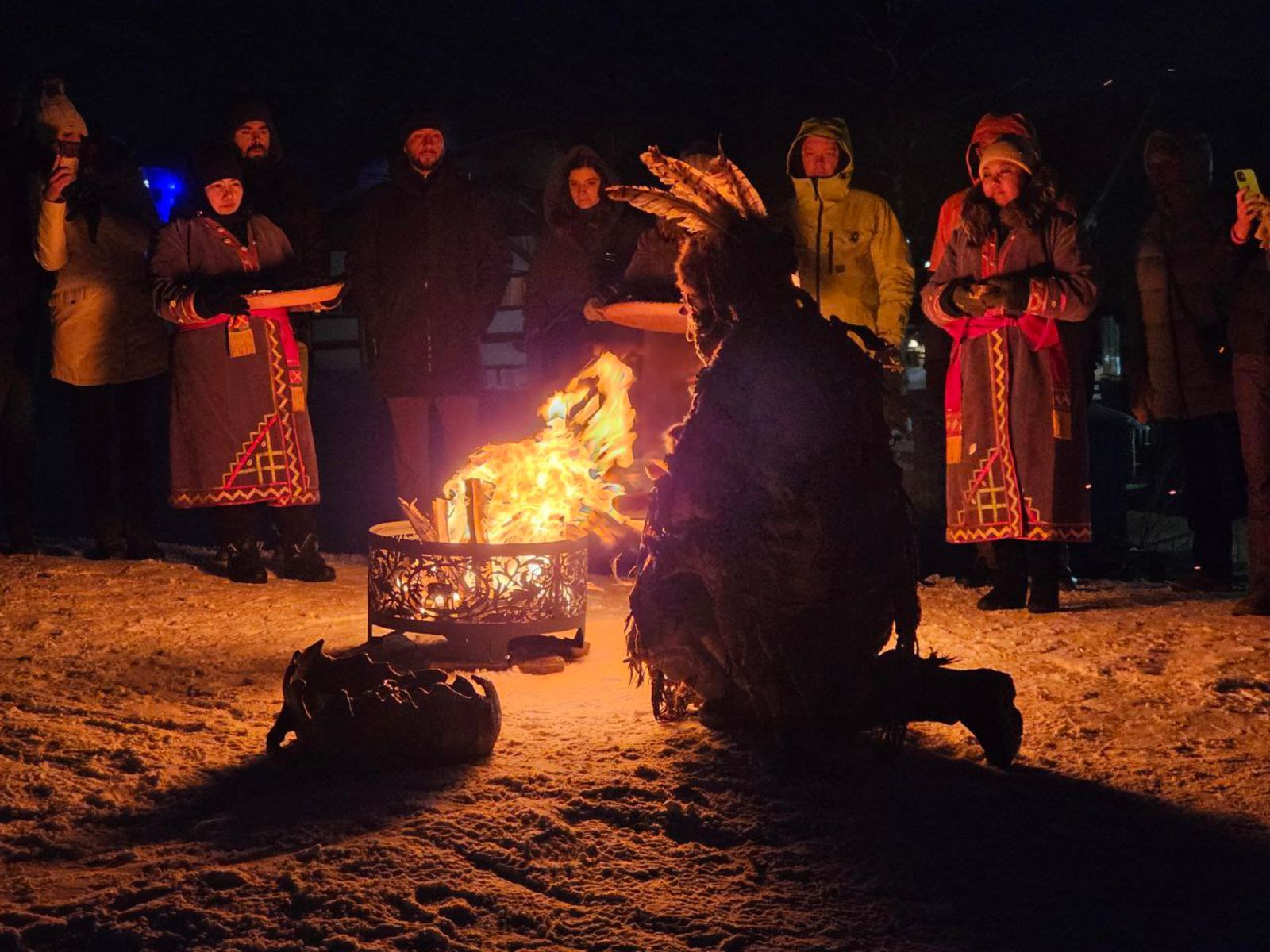 Шаман у костра