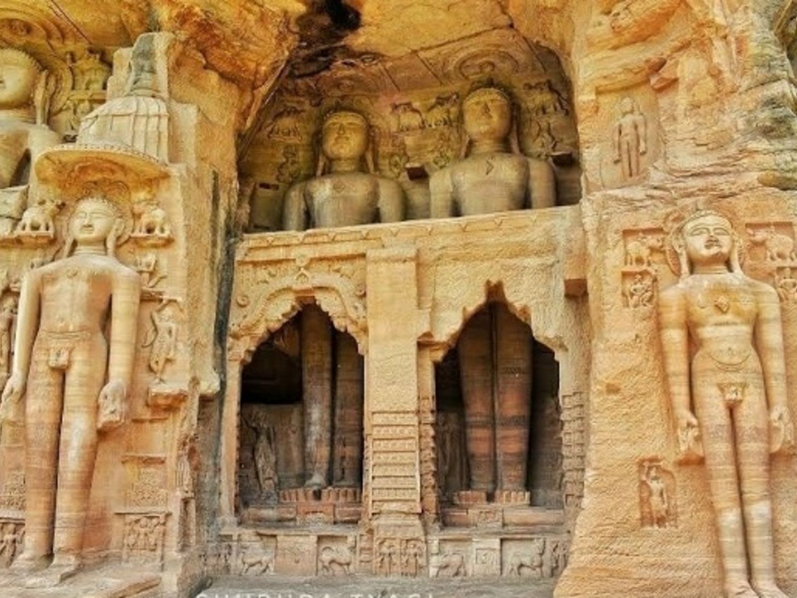 Джайнистские статуи