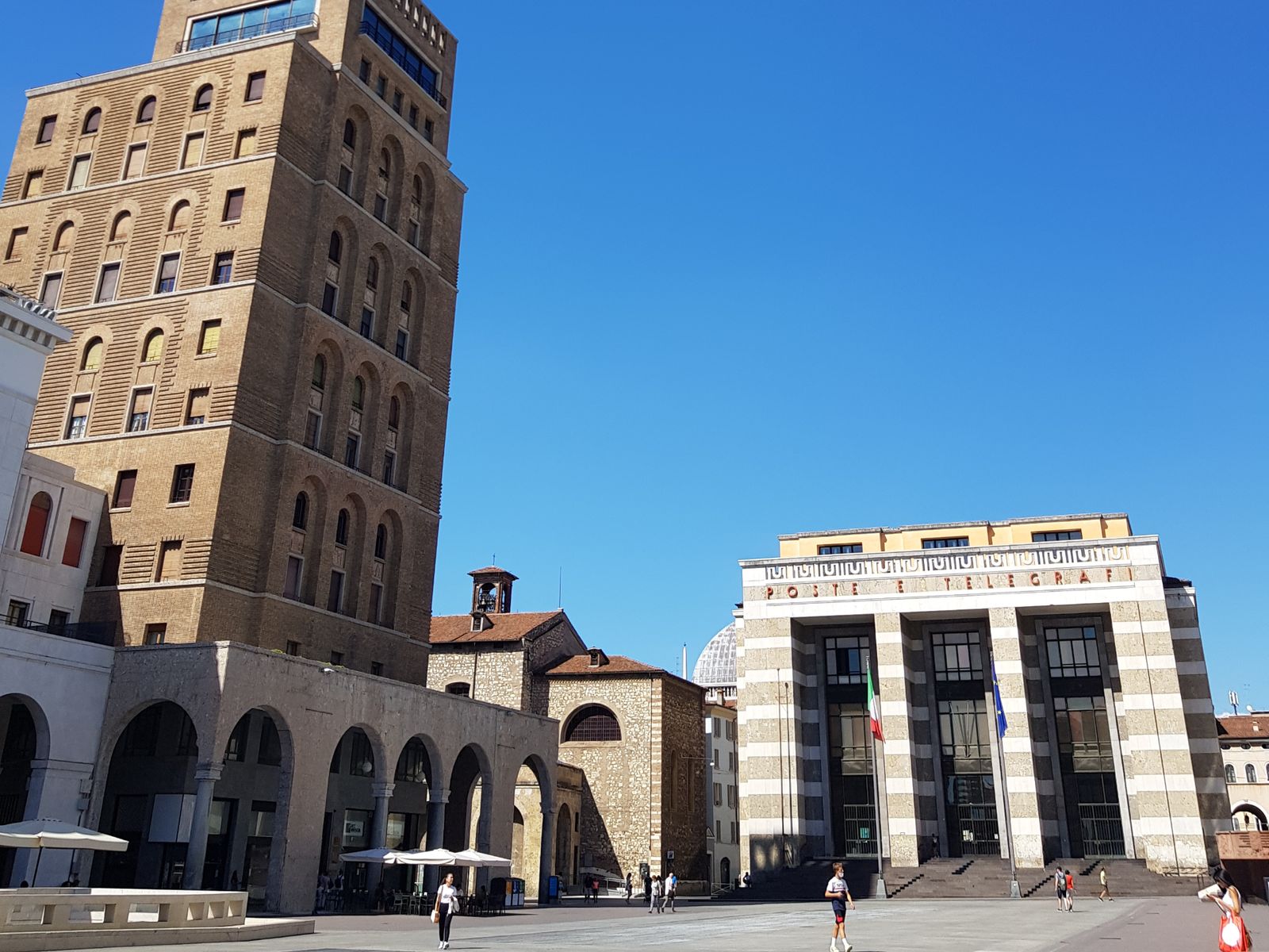 Пьяцца Виттория