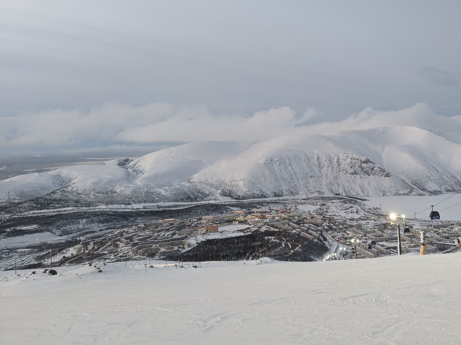 Вид с горы Айкуайвенчорр
