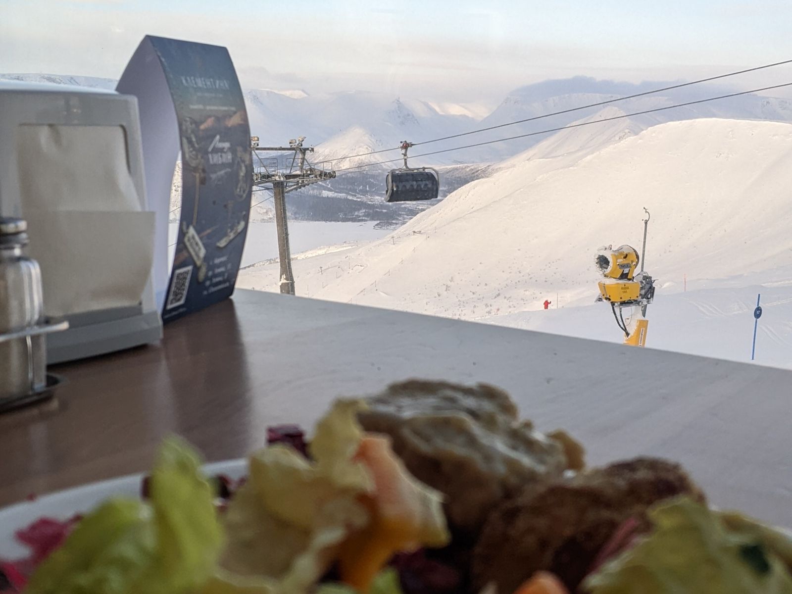 В ресторане на вершине горы