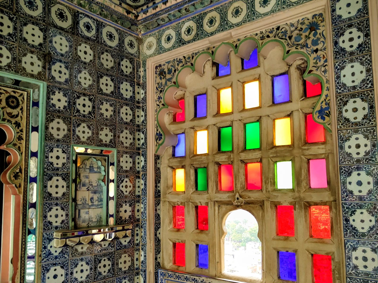 Витраж внутри городского дворца