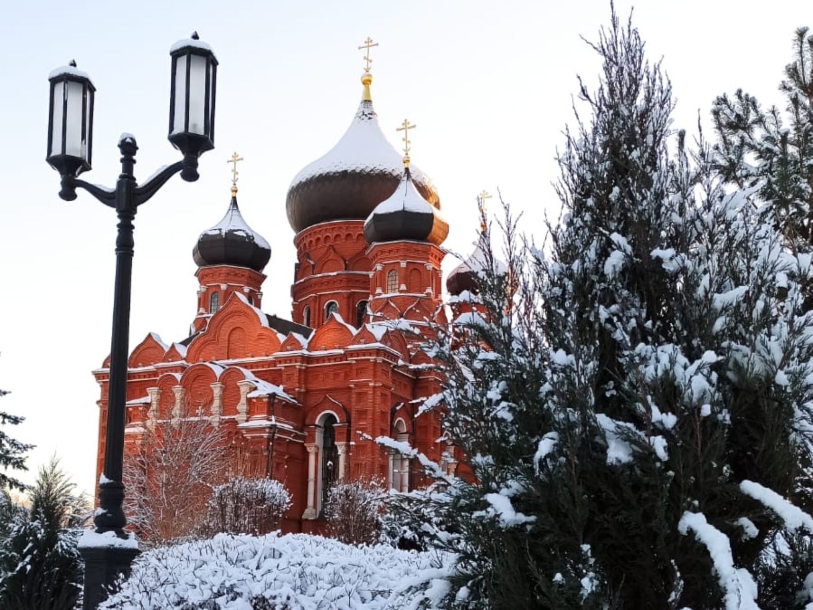 Церковь в снегу