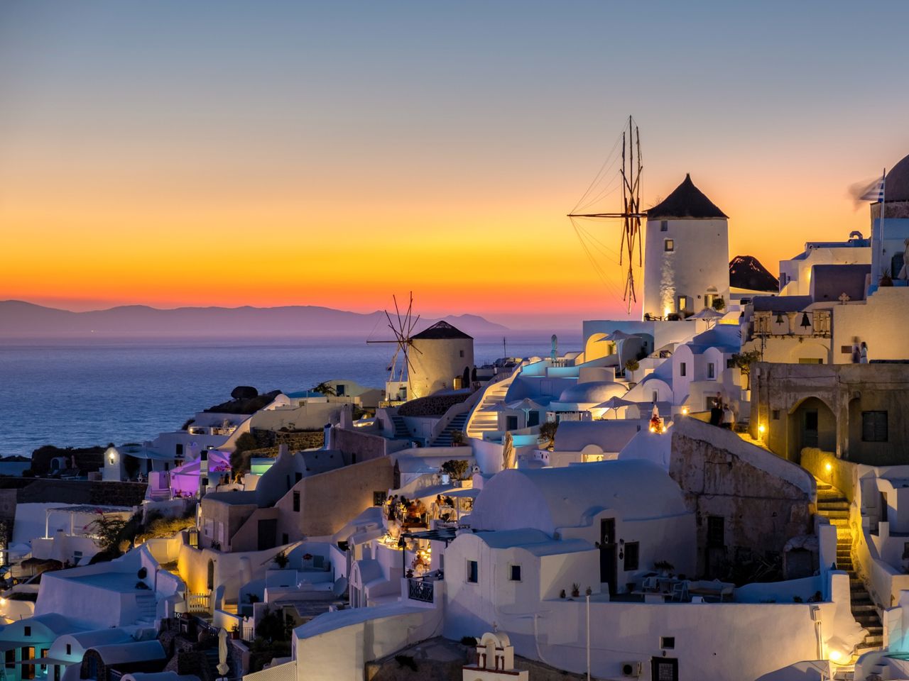 Экскурсия по Санторини: традиционные деревни и “черный пляж” - индивидуальная экскурсия на Санторини на машине гида длительностью 5 часов с количеством участников до 5 человек цена экскурсии 370€