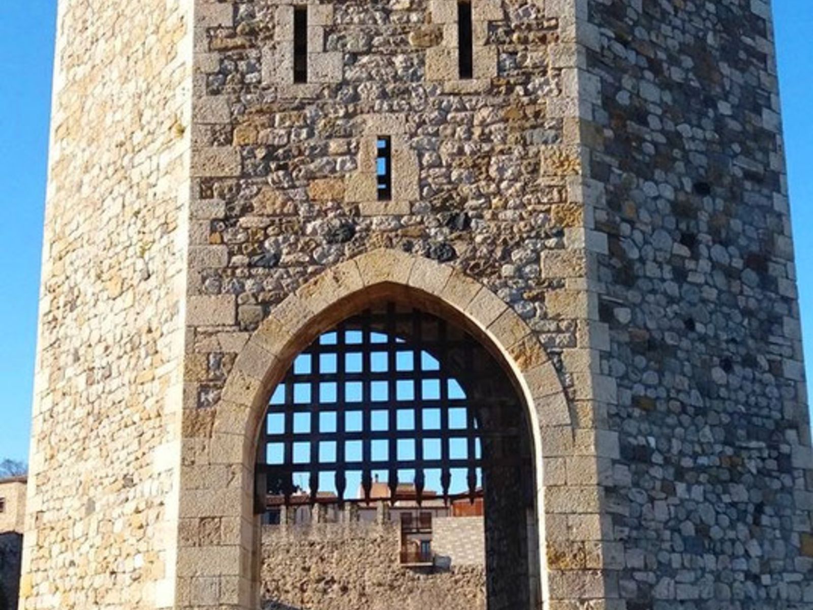 Бесалу - таможенная башня