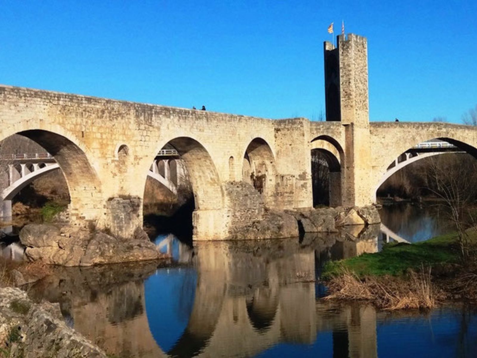 Романский мост в Бесалу