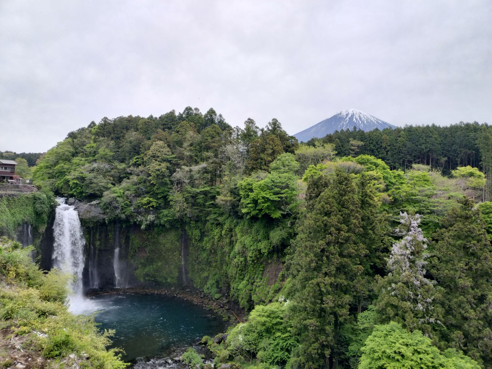 Водопад Шираито
