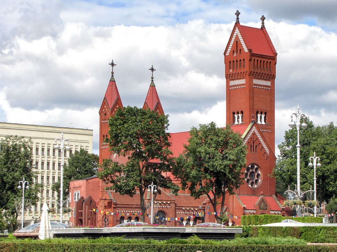 Индивидуальная обзорная экскурсия по Минску на автомобиле с гидом - индивидуальная экскурсия в Минске на машине гида длительностью 3 часа с количеством участников до 3 человек цена экскурсии 13500₽