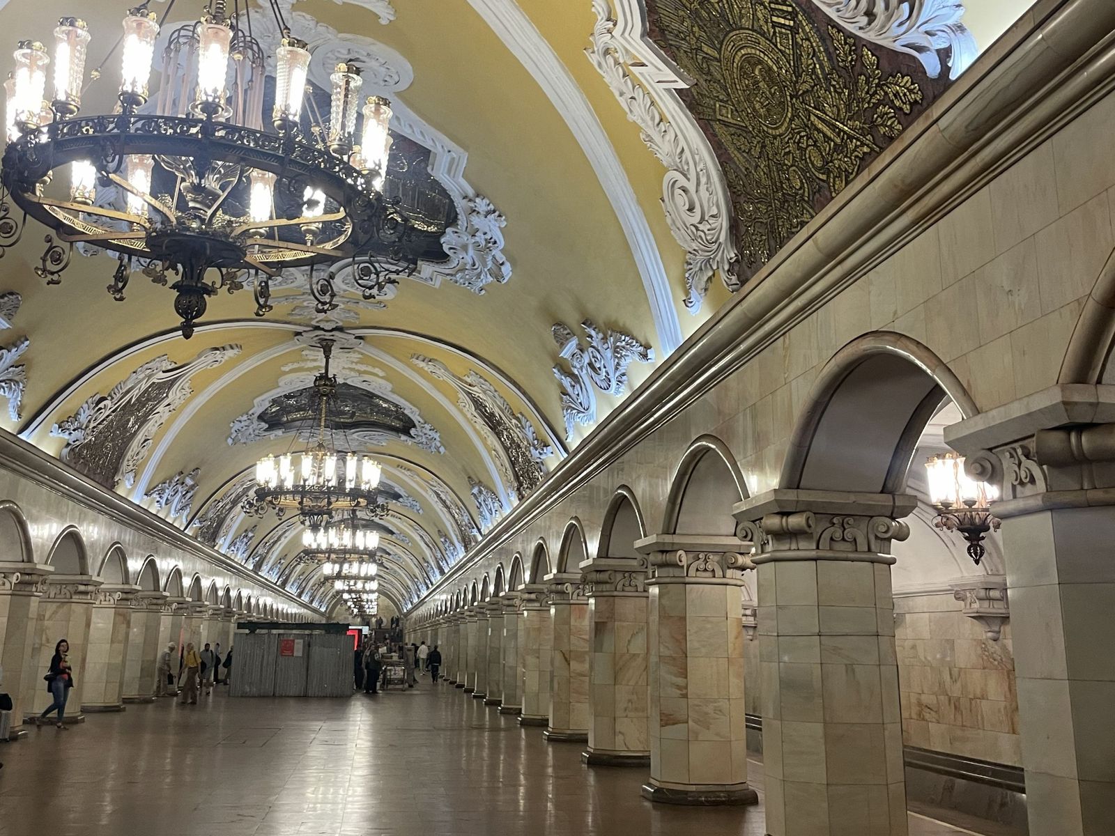 Станция метро Комсомольская-кольцевая