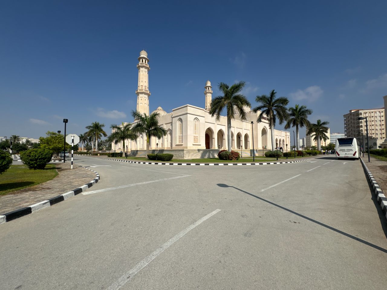 Индивидуальная обзорная экскурсия по Салале — сердце Юга Омана - индивидуальная экскурсия в Салале на машине гида длительностью 5 часов с количеством участников до 4 человек цена экскурсии 220$