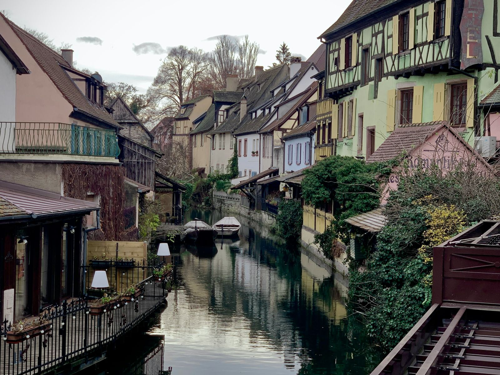 Дома у воды