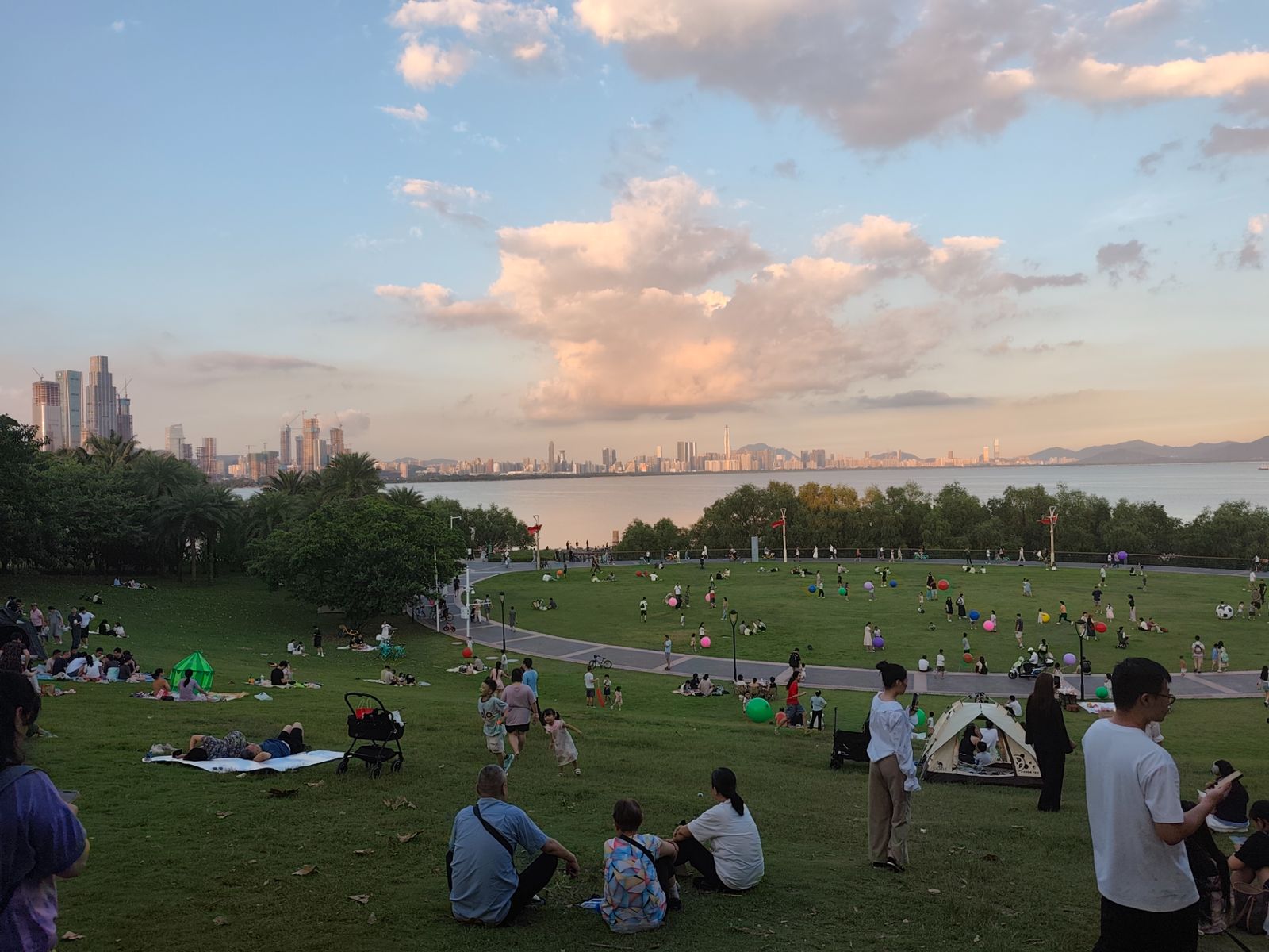 Горожане и туристы