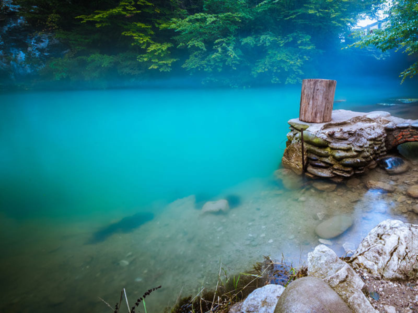 Голубое озеро