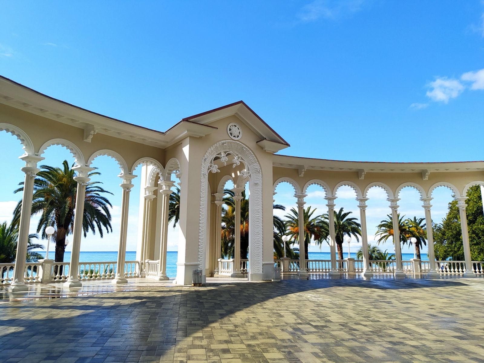 Гагрская колоннада