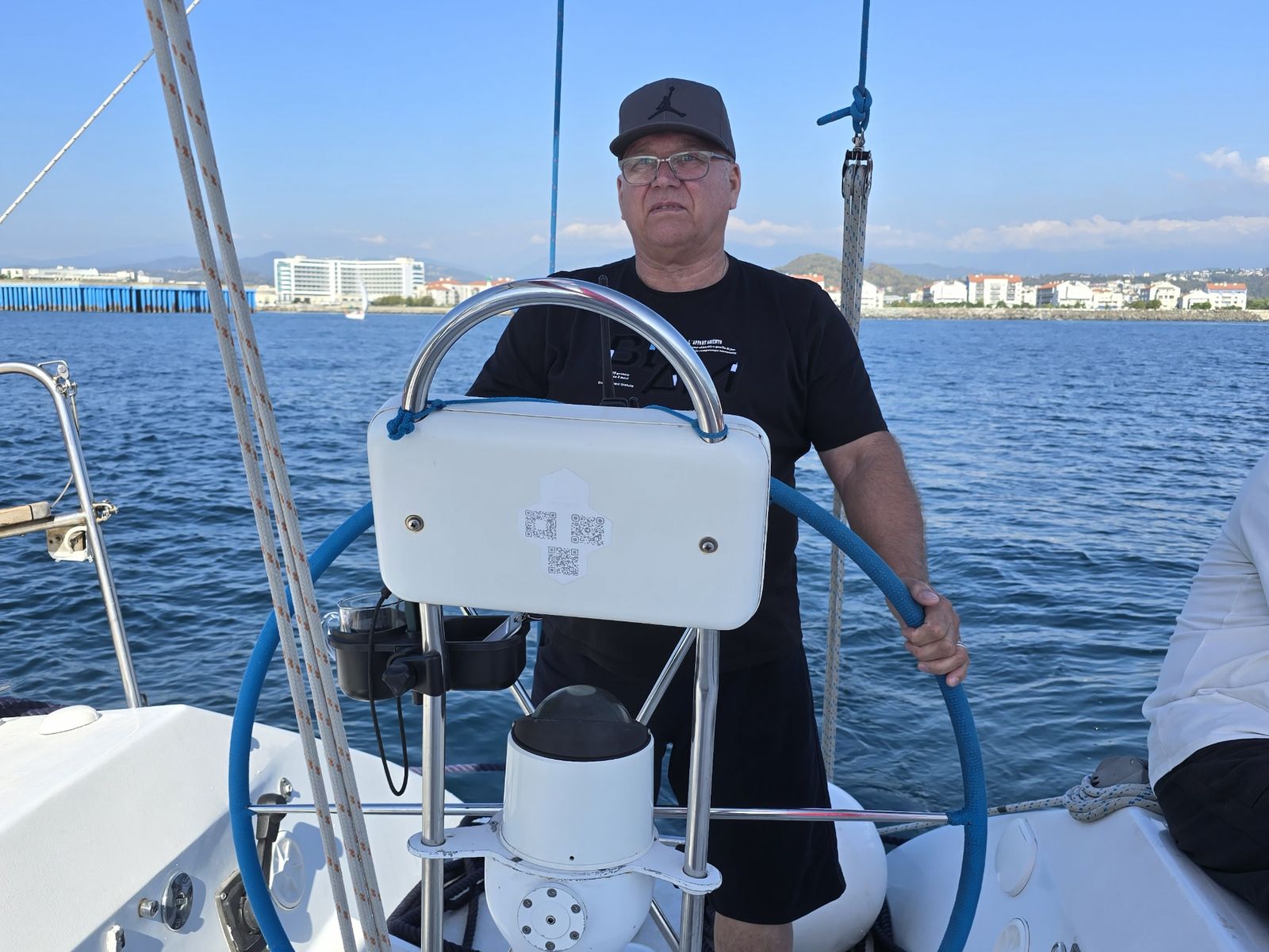 Разрешено управлять судном