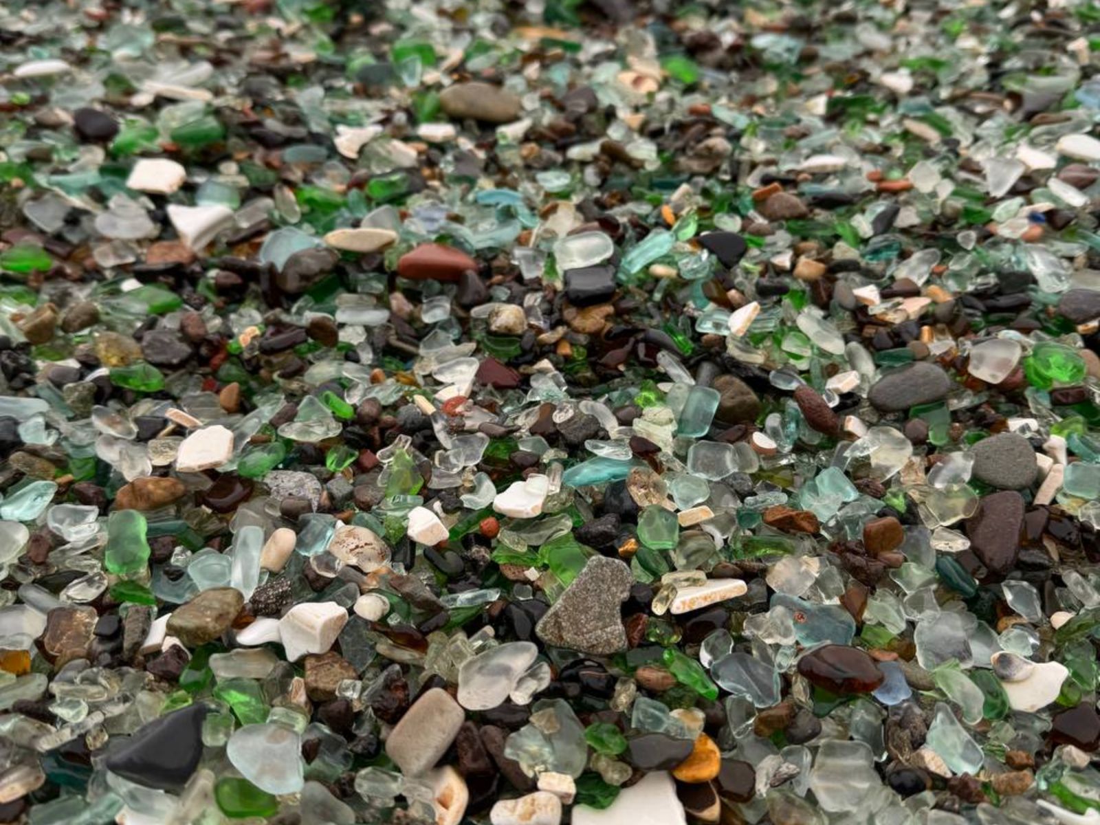 Стеклянный пляж