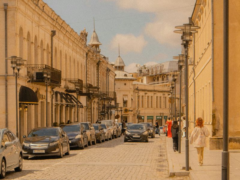 Индивидуальная обзорная экскурсия по Кутаиси - индивидуальная экскурсия в Кутаиси пешком длительностью 2 часа с количеством участников до 5 человек цена экскурсии 60€