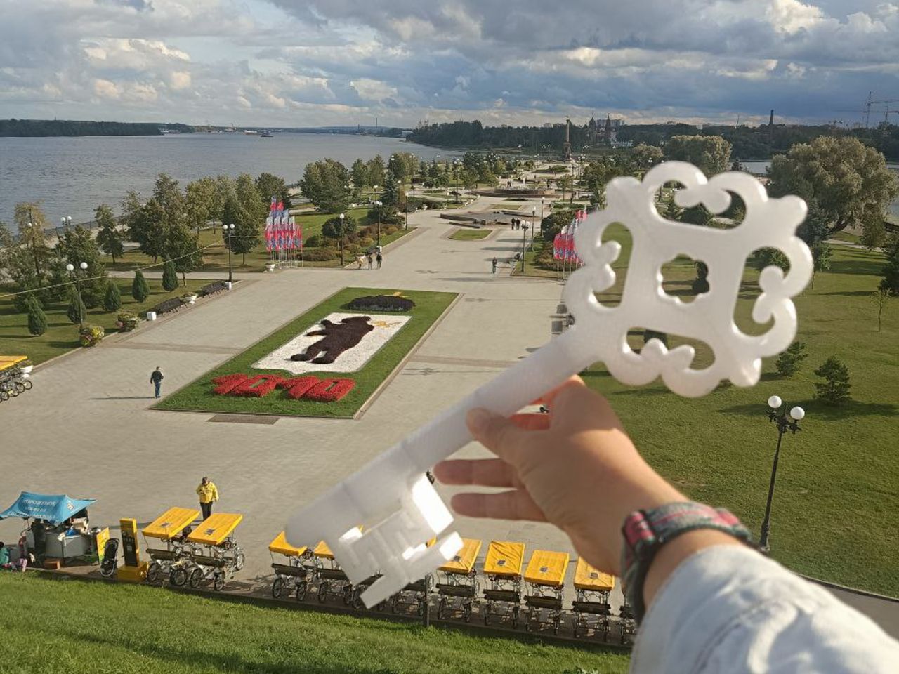 Семейная квест-экскурсия "Мишки-проказники и ключ от города" - индивидуальная экскурсия в Ярославле пешком длительностью 1.5 часа с количеством участников до 6 человек цена экскурсии 4500₽