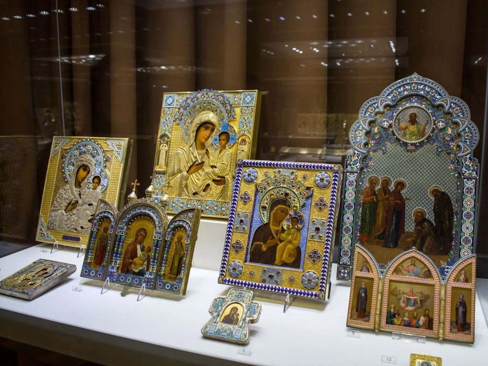 Православные иконы в ювелирных окладах Фаберже. Домашние иконы императорского дома Романовых