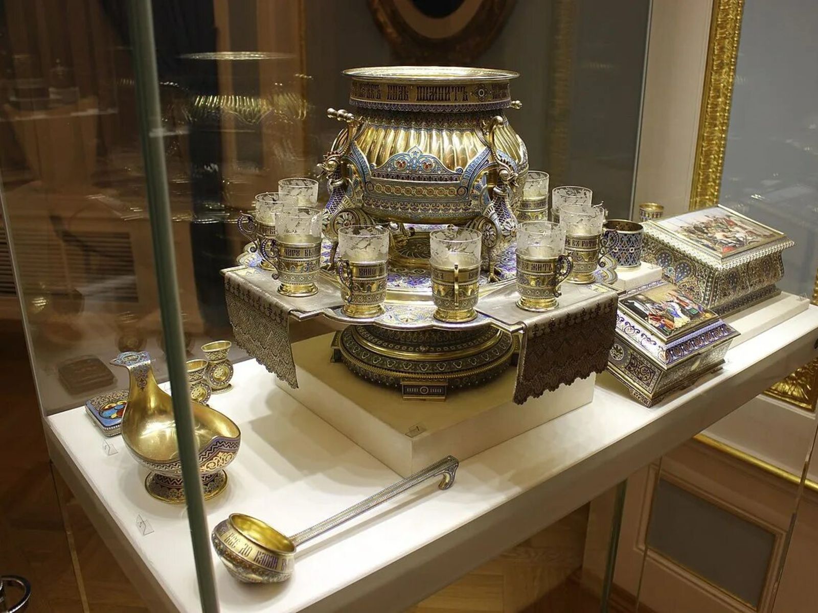 Сервиз в технике русские эмали, сделанный для компании Тиффани