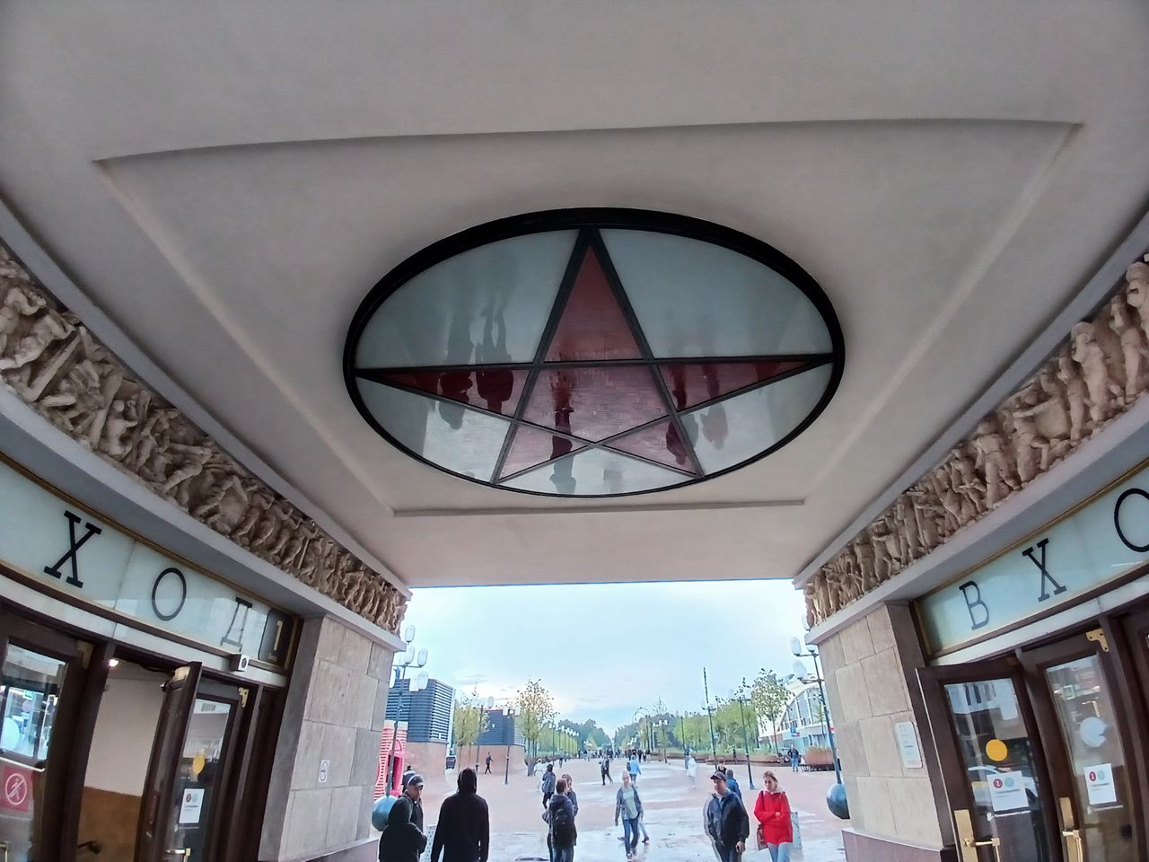 Групповая экскурсия об истории строительства Московского метро - групповая экскурсия в Москве пешком длительностью 2.5 часа с количеством участников до 20 человек цена экскурсии 1200₽