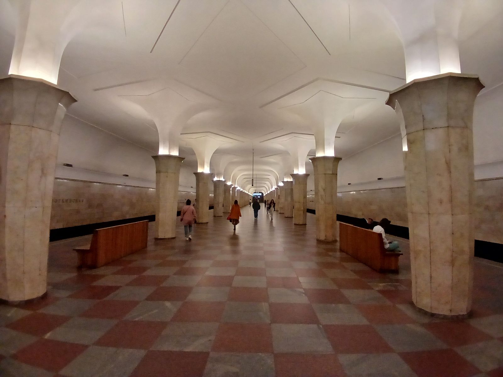 Станция метро Кропоткинская