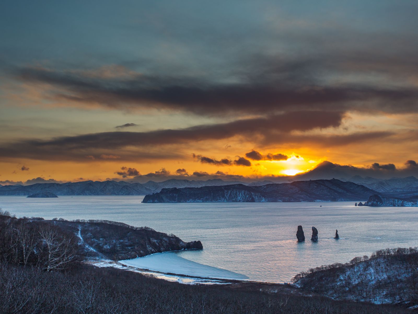 Авачинская бухта на закате