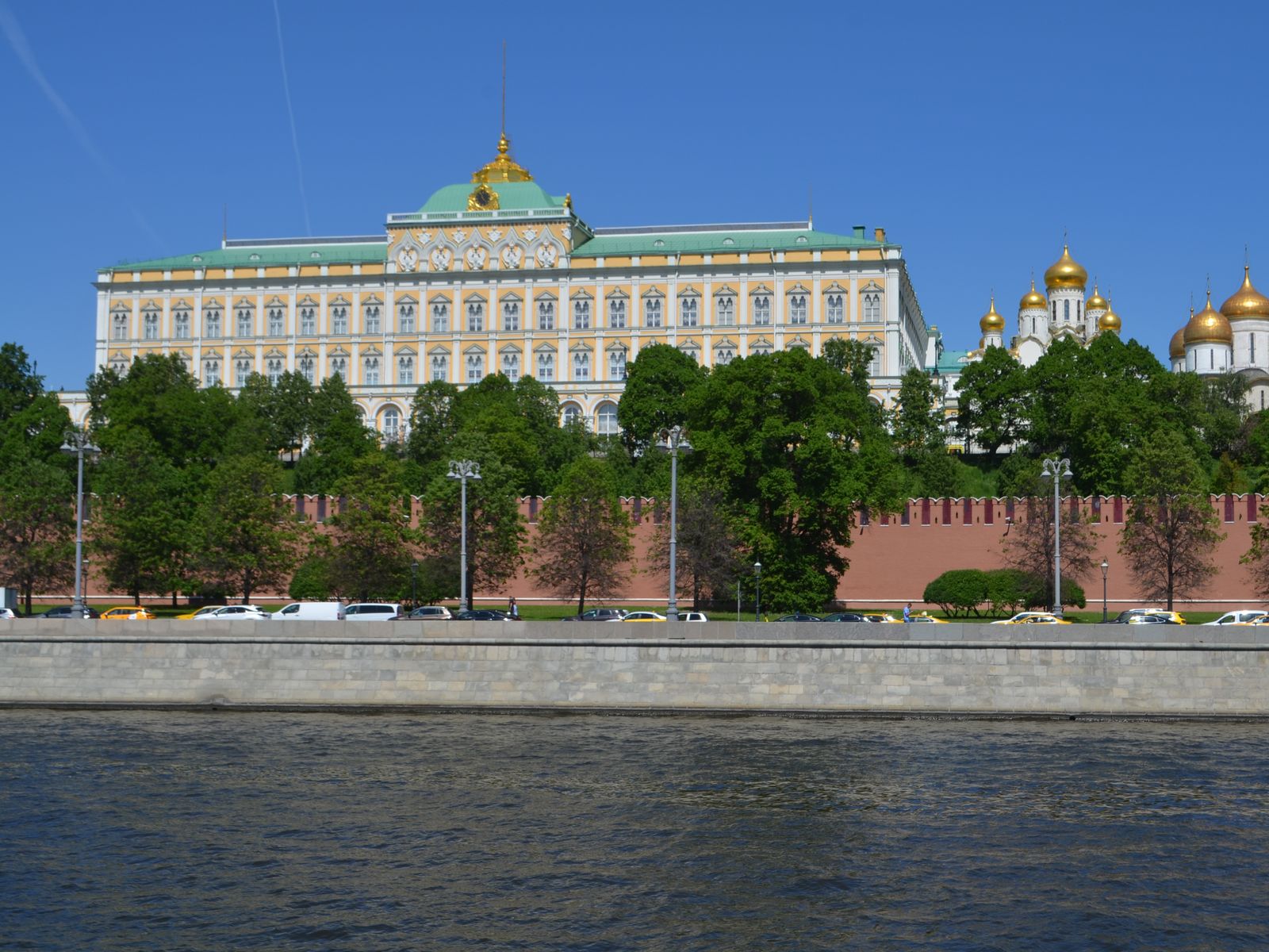 Кремлёвская набережная. Кремль. Большой Кремлёвский дворец