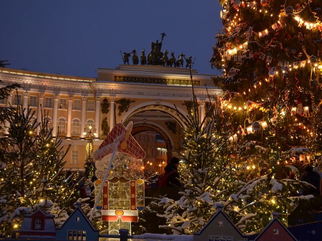 Групповая автобусная экскурсия "Новогодняя история в Петербурге"