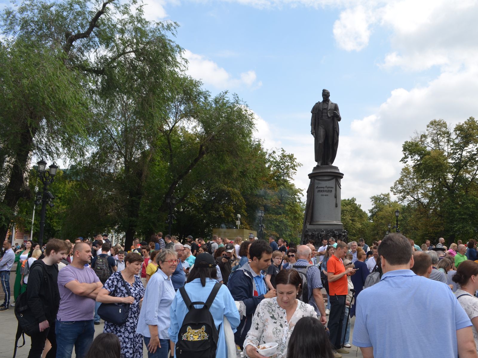 Памятник А.С. Грибоедову на Чистопрудном бульваре