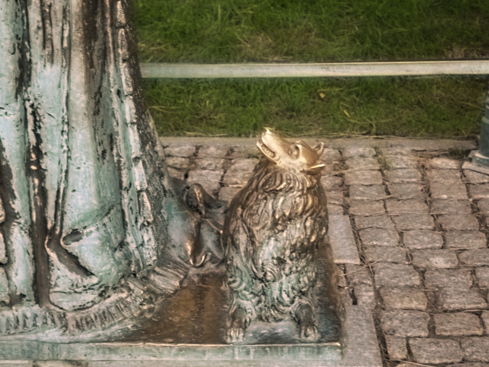 Бронзовая скульптура