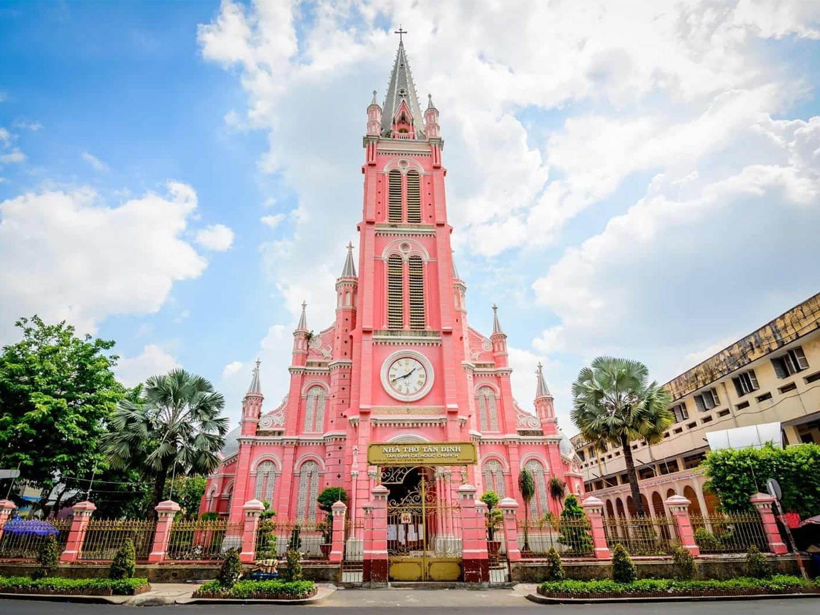 Церковь Тан Динь (Розовая церковь) 