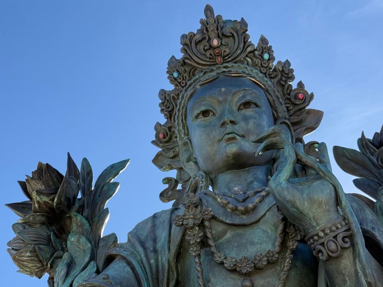 Экскурсия в место силы — Калачакра Зеленой Тары (Одинокий тополь) - индивидуальная экскурсия в Элисте на машине гида длительностью 3 часа с количеством участников до 3 человек цена экскурсии 6000₽