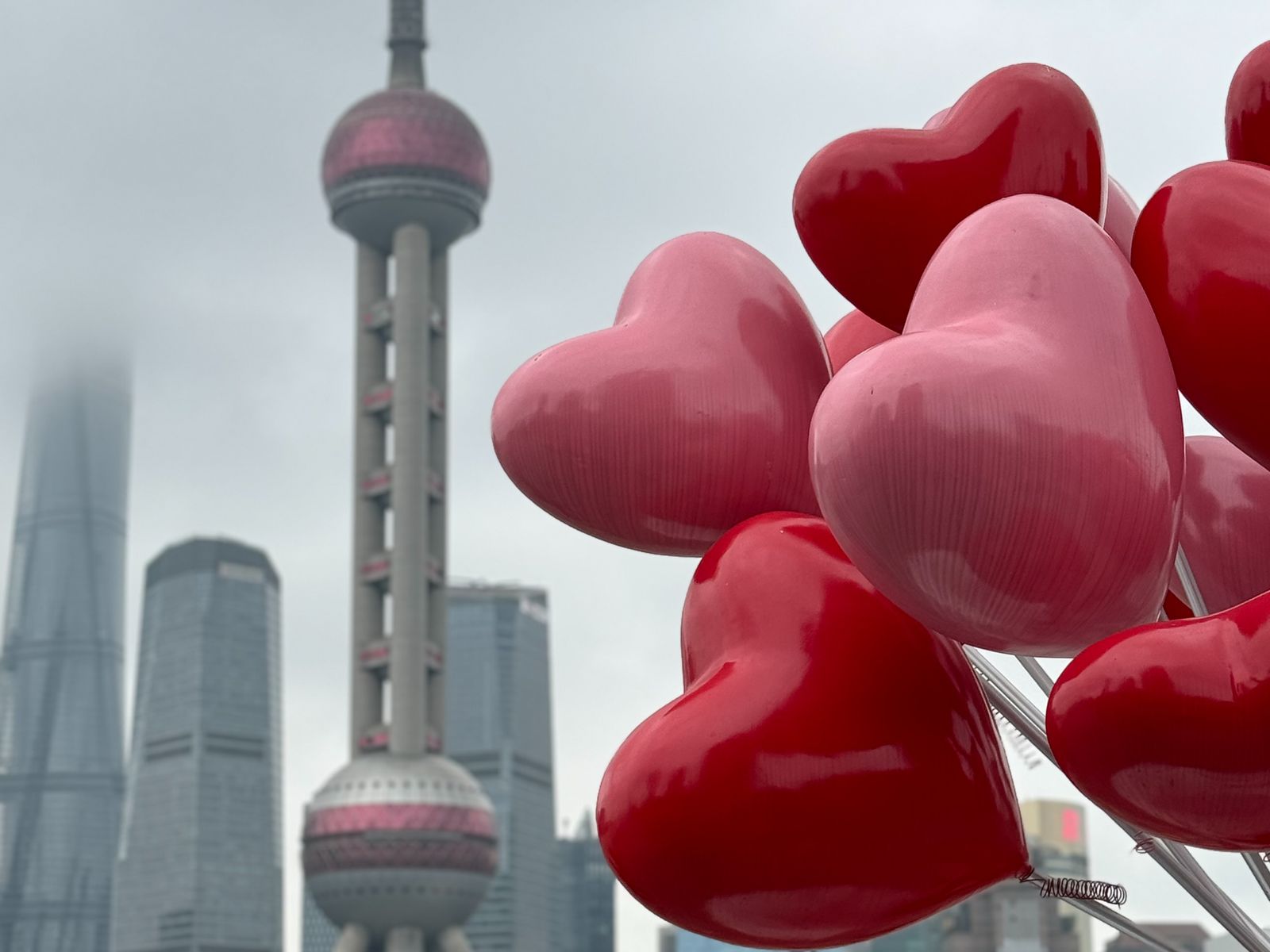 Вид на финансовый центр и башню Жемчужина Востока