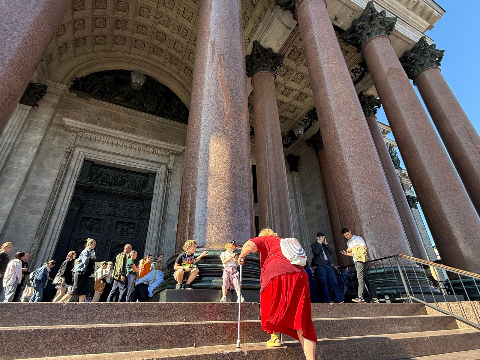 Вход в Исаакиевский собор