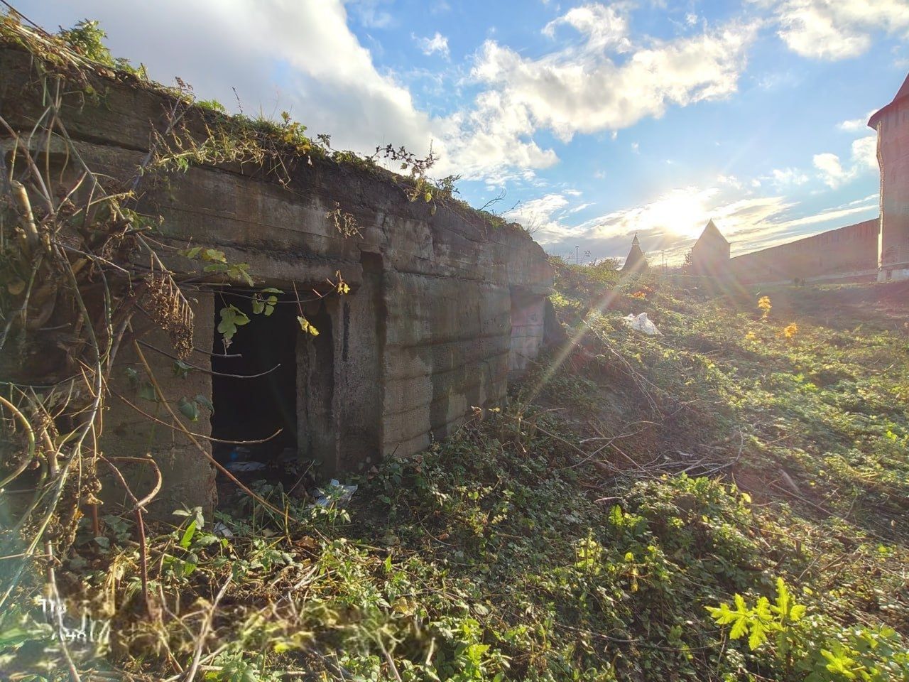 Тематическая экскурсия "Тайны смоленских бункеров" - индивидуальная экскурсия в Смоленске на машине гида длительностью 2 часа с количеством участников до 4 человек цена экскурсии 3000₽