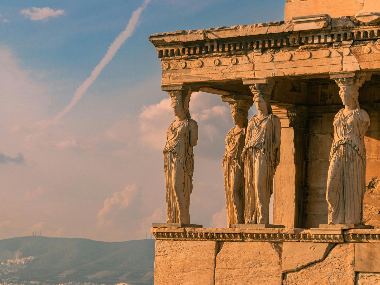 Кариатиды на портике храма Эрехтейон