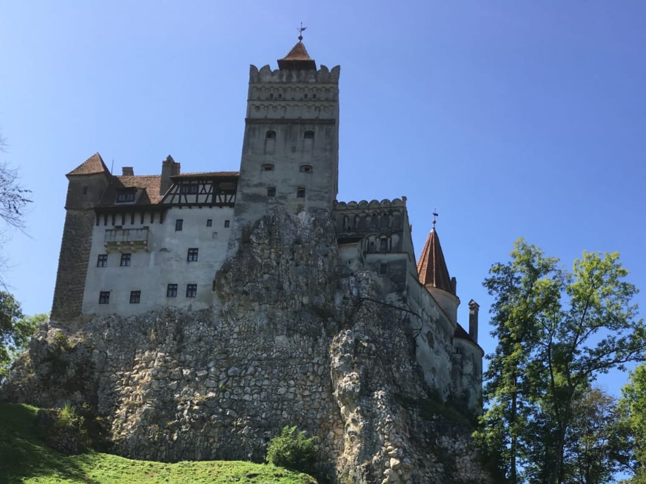 Индивидуальный 2-дневный тур из Брашова по Трансильвании - индивидуальная экскурсия в Брашове на машине гида длительностью более 12 часов с количеством участников до 7 человек цена экскурсии 1200€