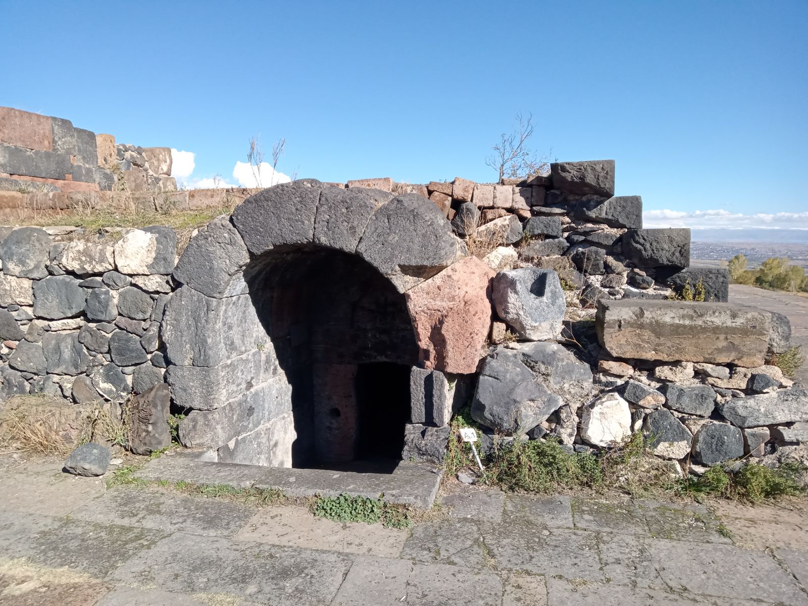 Вход в царский мавзолей