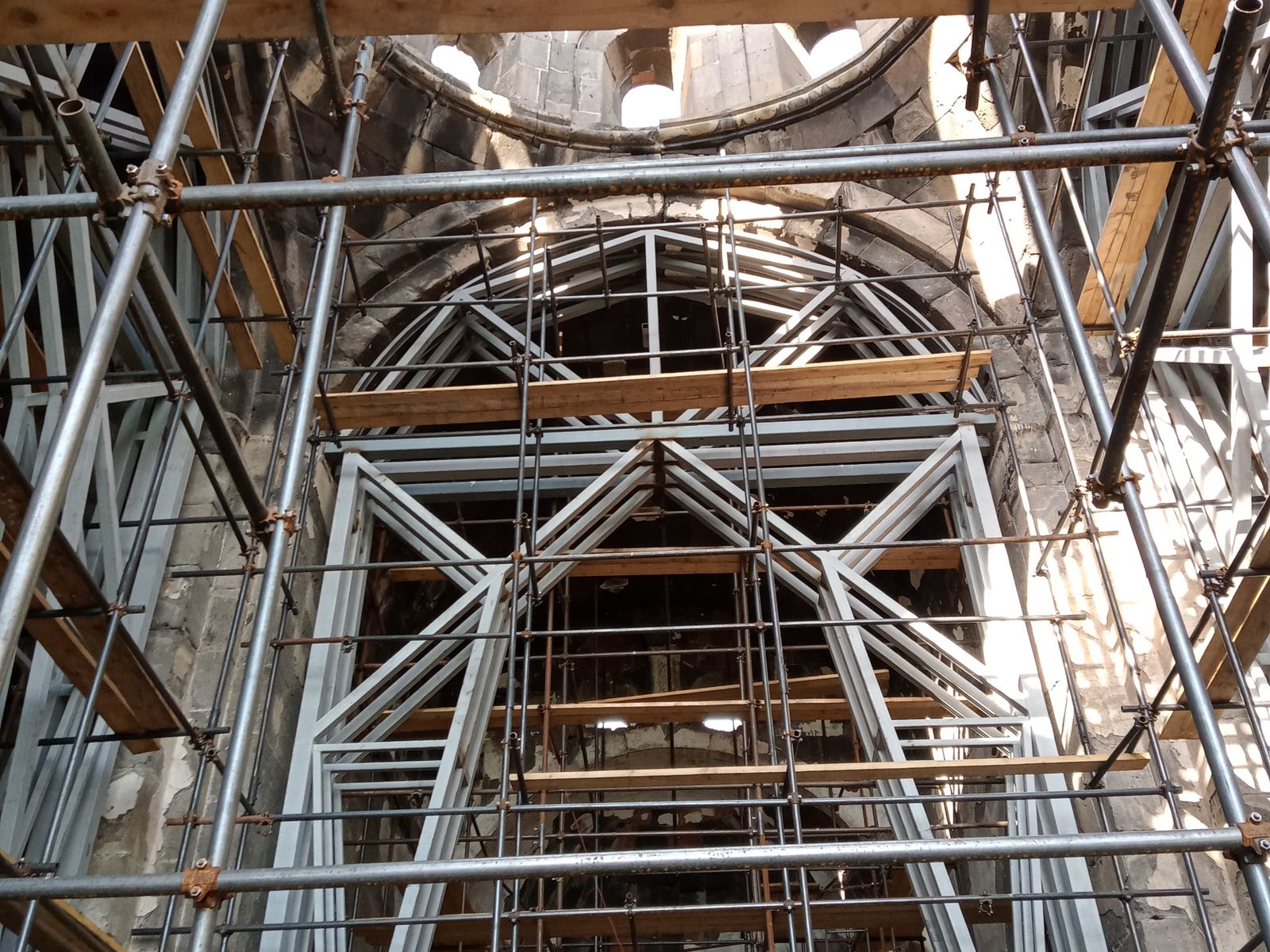 Укрепительные работы в соборе Катогике