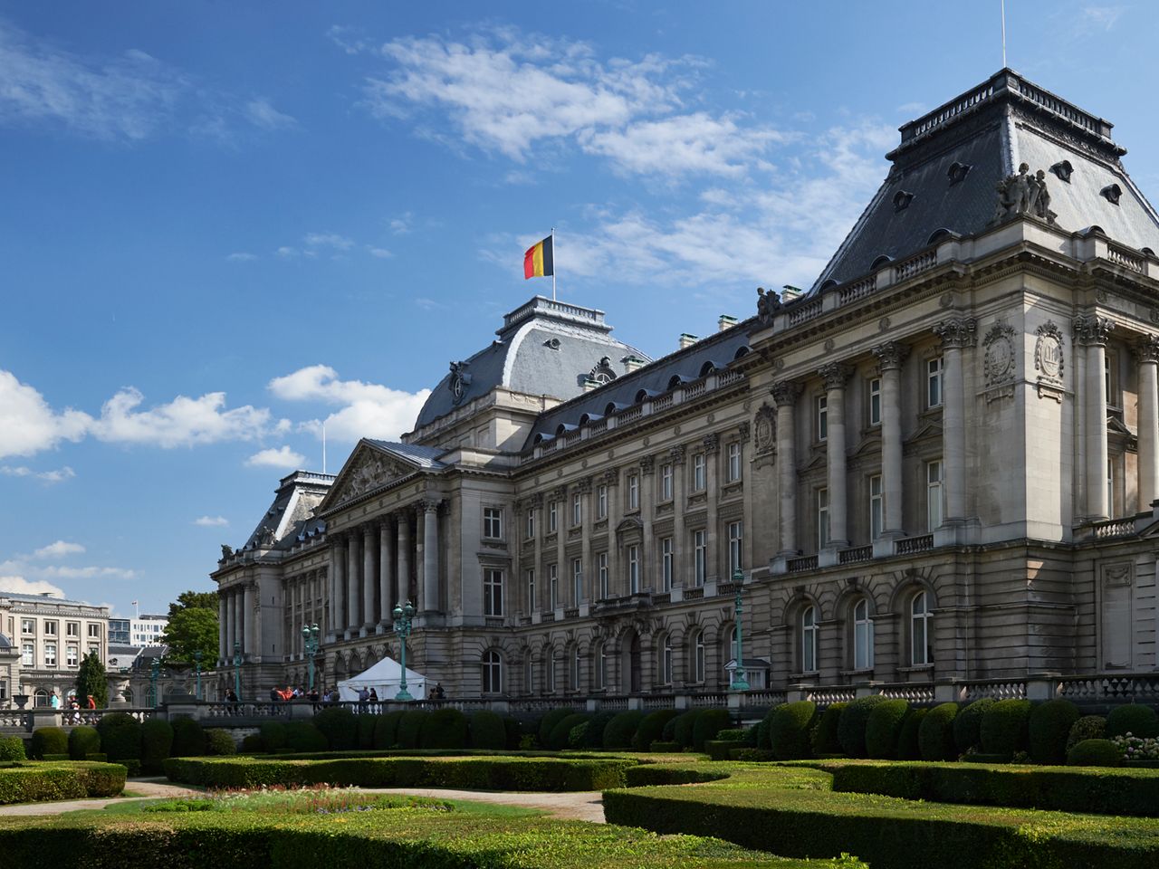 Индивидуальная обзорная экскурсия в Брюсселе на минивэне и пешком - индивидуальная экскурсия в Брюсселе на машине гида длительностью 4 часа с количеством участников до 7 человек цена экскурсии 350€