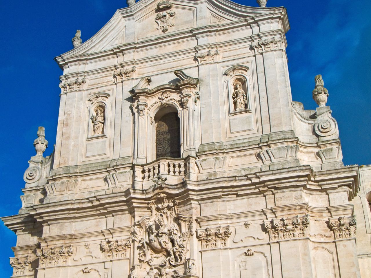 Индивидуальная обзорная экскурсия по Мартина-Франка - индивидуальная экскурсия в Мартина-Франка пешком длительностью 2 часа с количеством участников до 3 человек цена экскурсии 250€