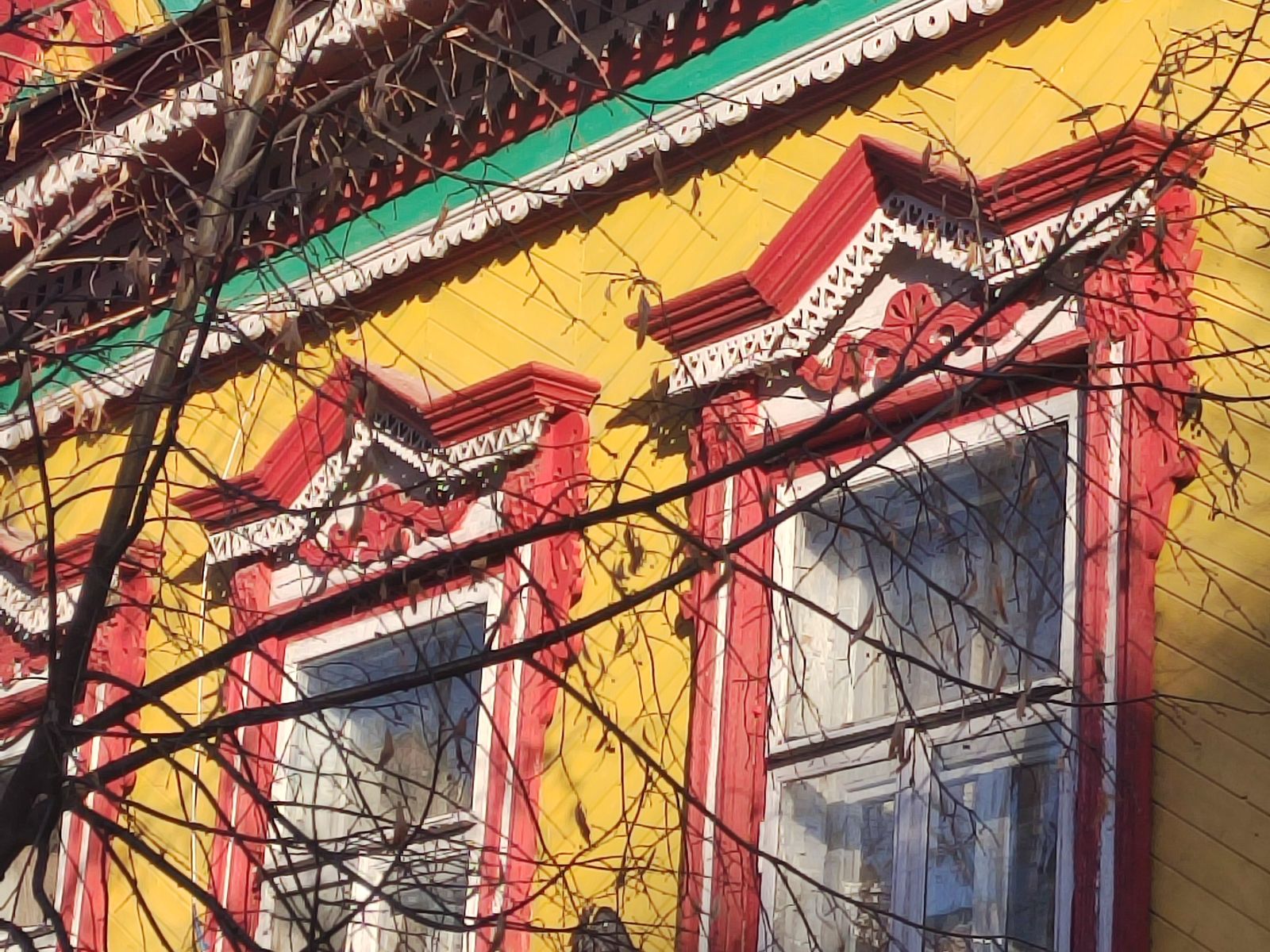 Нарядные дома ремесленников придают Татарской слободе праздничный вид