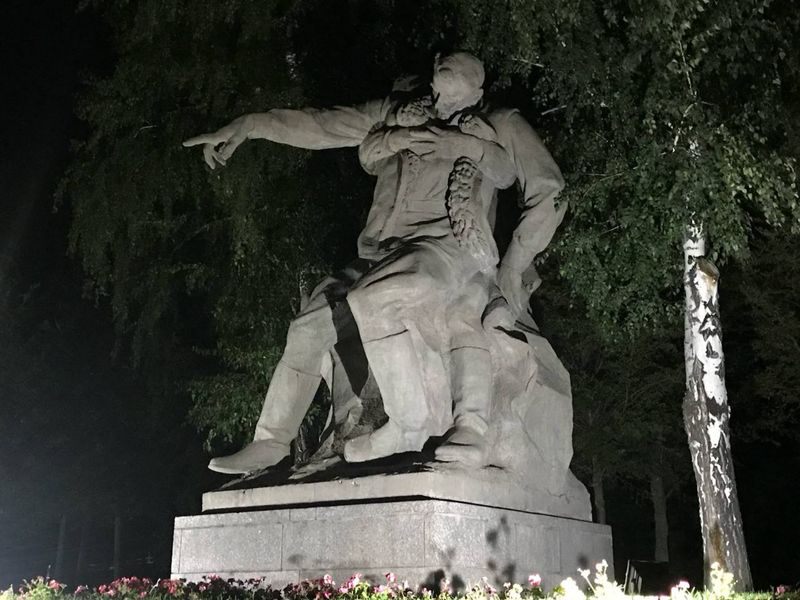 Памятник