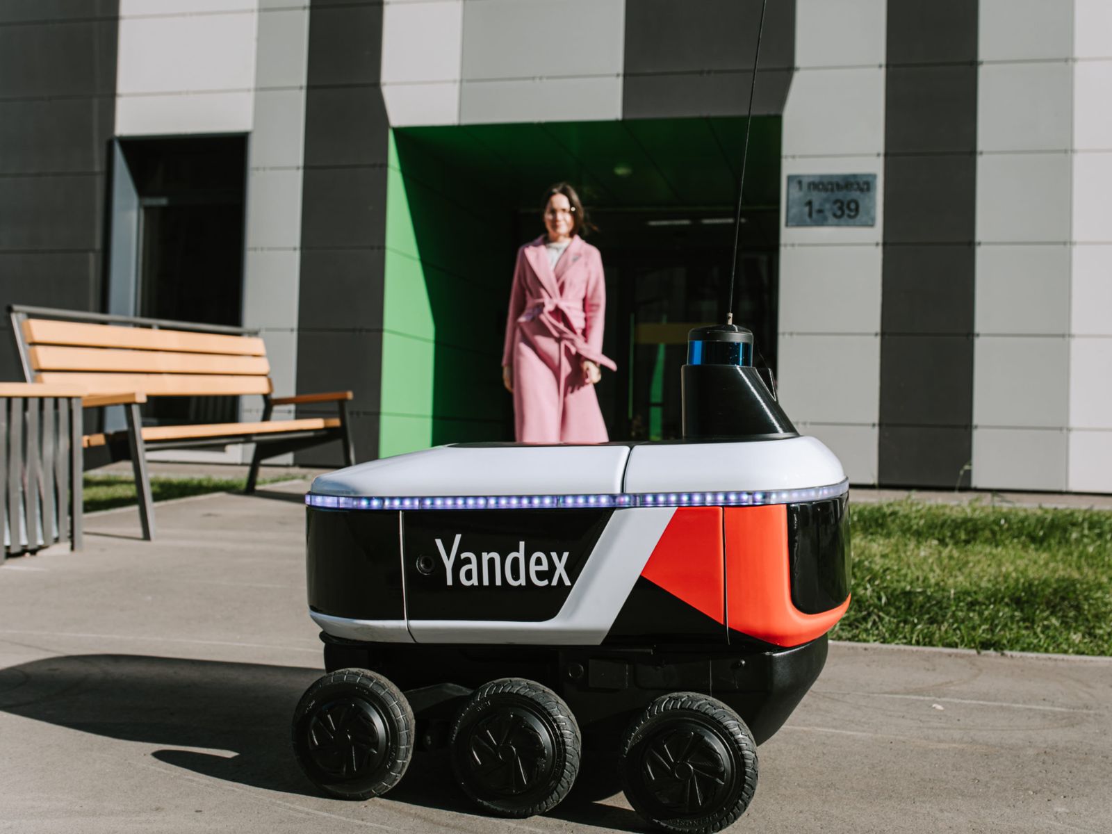 Ровер - робот-доставщик